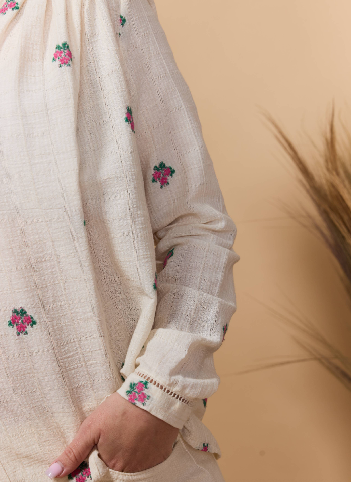 camisa manga larga flores bordadas tejido tramas